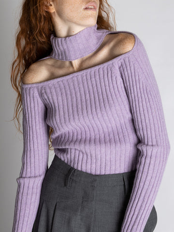 Ribbed sweater with cut-out