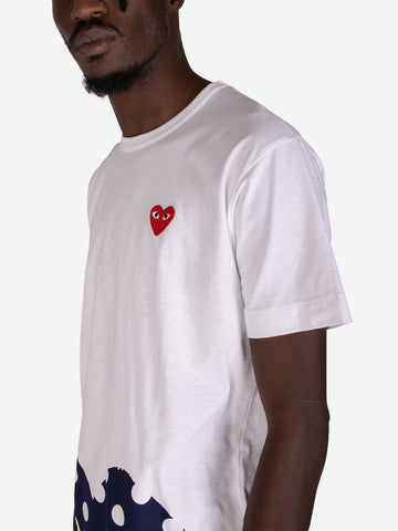 Camiseta blanca con corazón de lunares