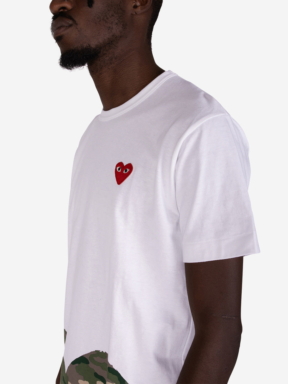 Comme des garcons play heart tee white y camo hotsell