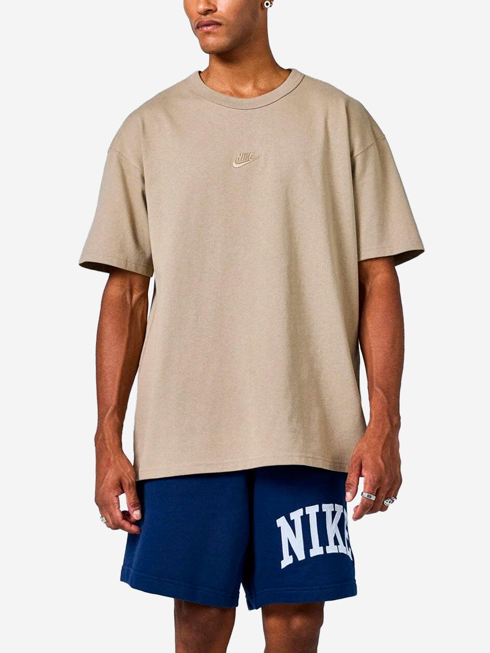 NIKE T-shirt beige Premium Essentials Beige Urbanstaroma