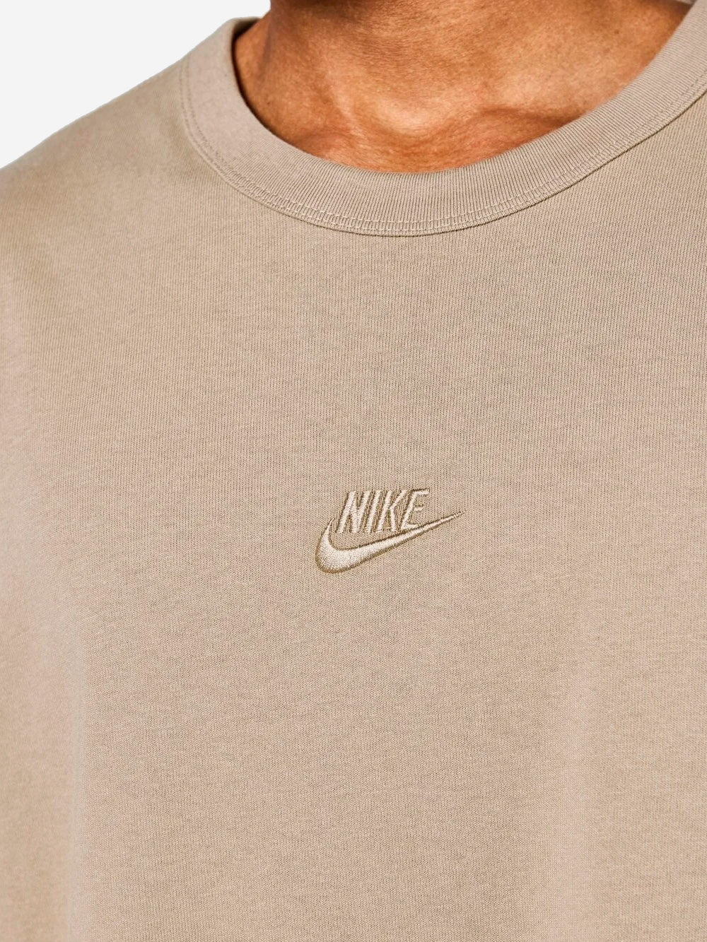 NIKE T-shirt beige Premium Essentials Beige Urbanstaroma