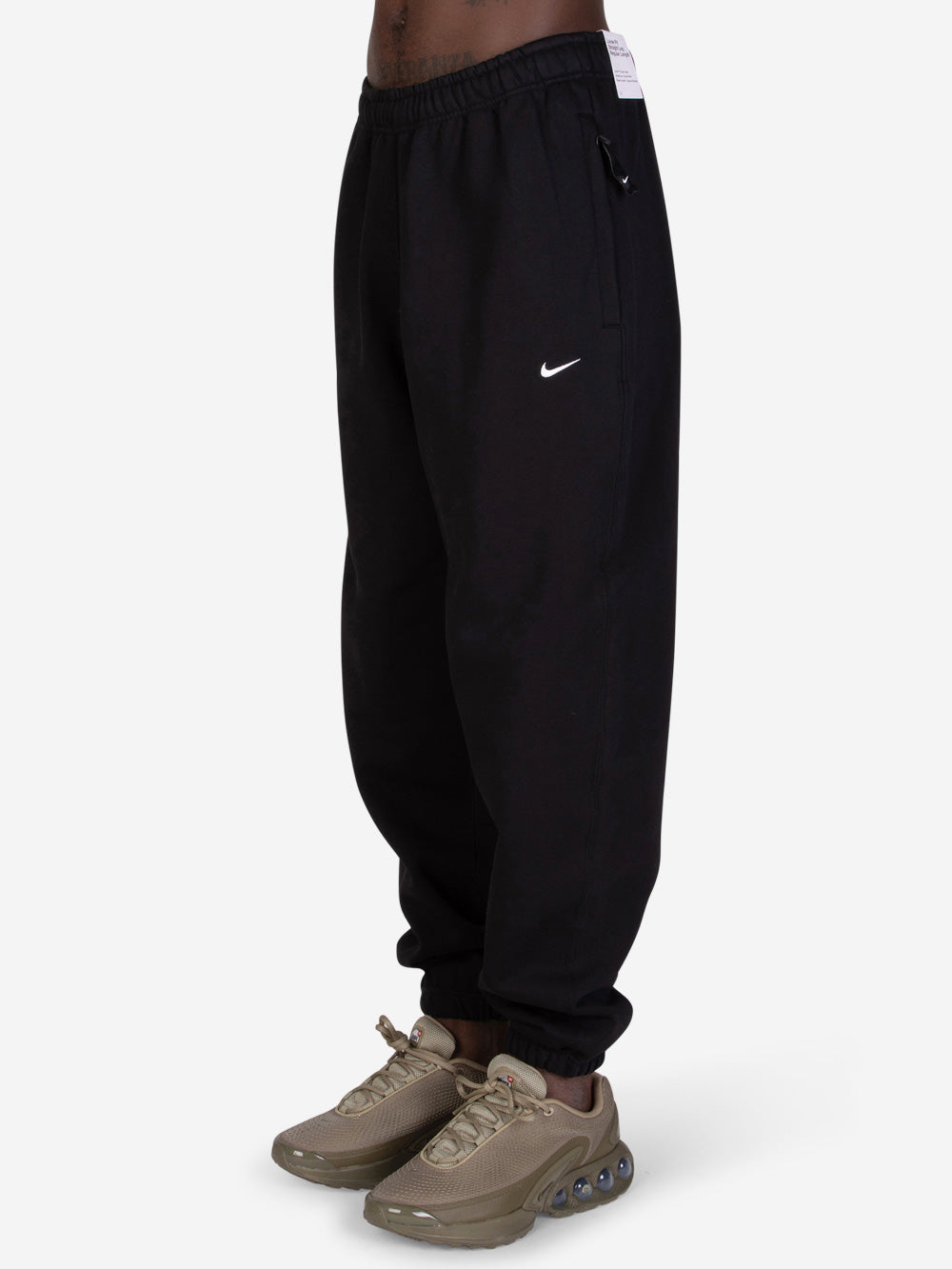 NIKE Pantaloni Solo Swoosh nero Nero Urbanstaroma