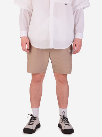 Beigefarbene Nylonshorts von Kiltic