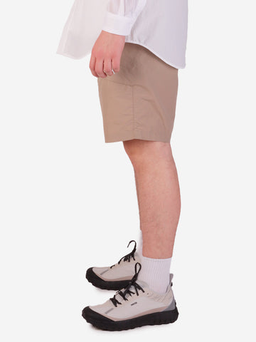 Beigefarbene Nylonshorts von Kiltic