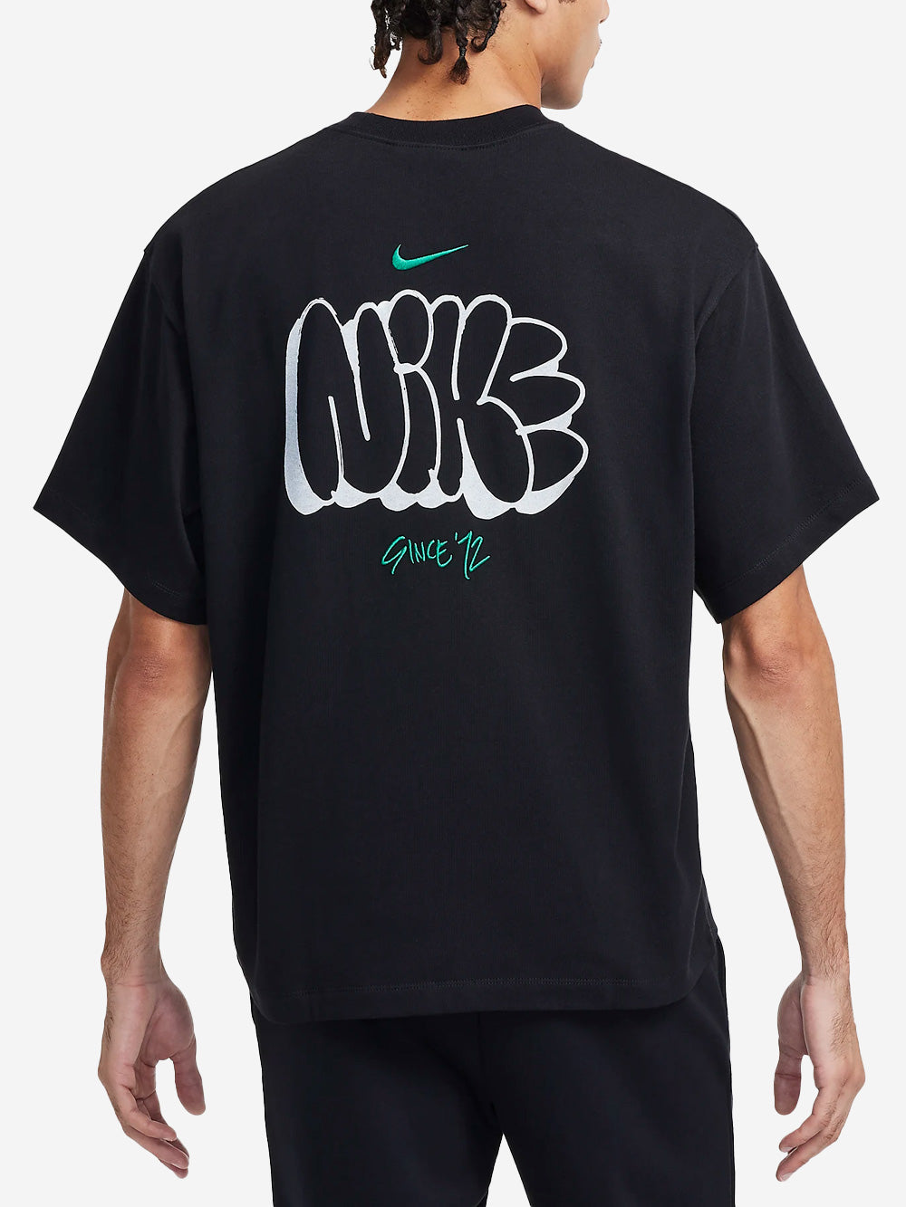 NIKE T-shirt oversize nera Solo Swoosh Nero Urbanstaroma