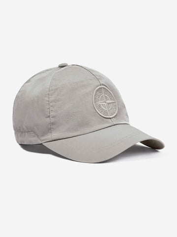 STONE ISLAND Cappellino grigio perla in nylon con logo Grigio perla