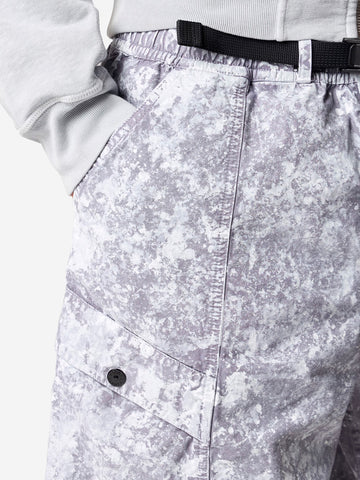 STONE ISLAND Shorts cargo con motivo pigmentato all-over e cintura Grigio perla